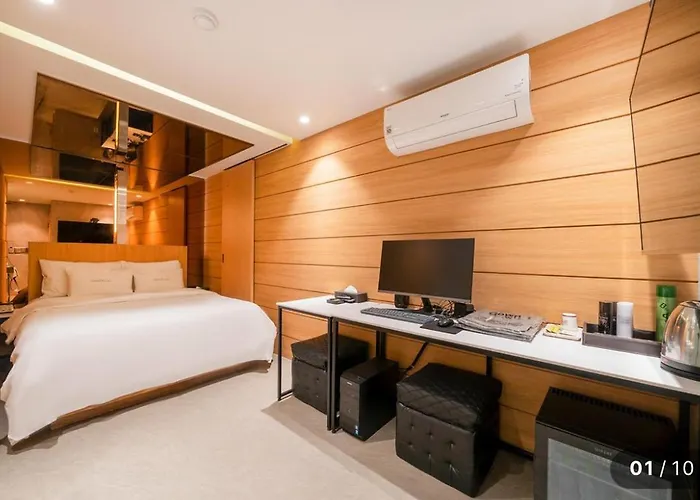Cookie Hotel *